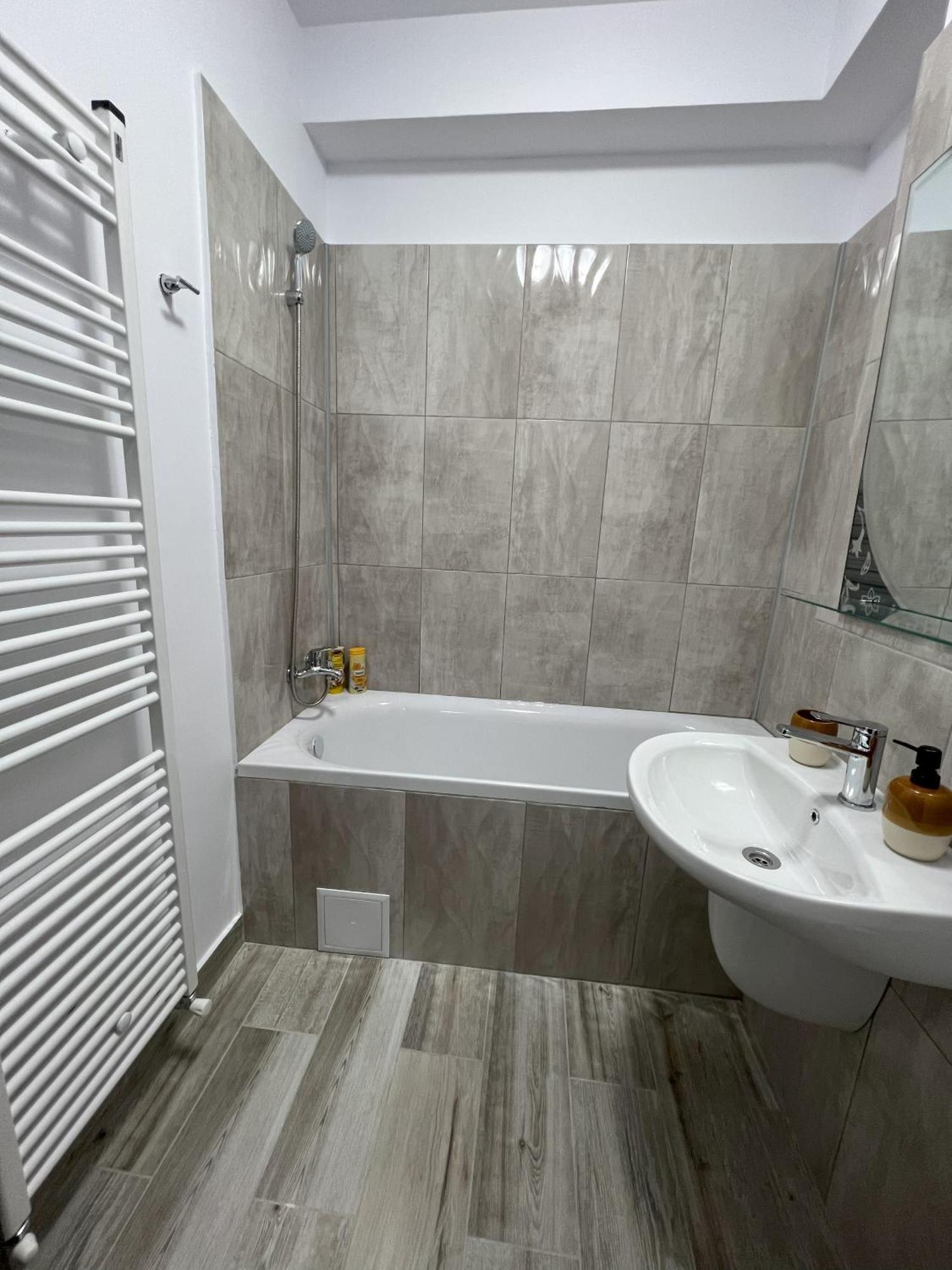 Refined Studio Haven At Exigent Plaza - 08 Букурещ Екстериор снимка